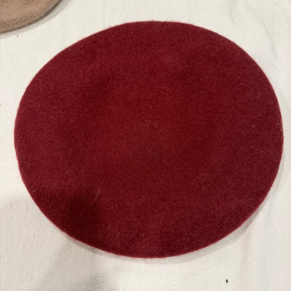 Urban Outfitter 100% Wool Burgundy Beret Classic French Hat New with tags